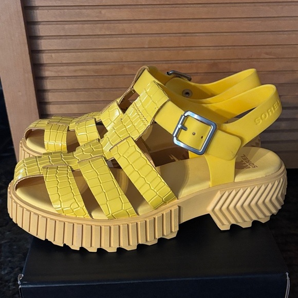 NIB Sorel Ona Streetworks Fisherman Yellow Croc-Embossed Sandals - Picture 2 of 4